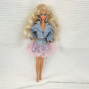 Sold at Auction: A 1991 Barbie 'Sparkle eyes' by Mattel